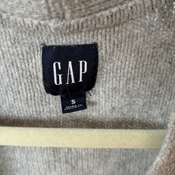 GAP Women's Light Gray Cable Knit Cardigan - Picture 2 of 3